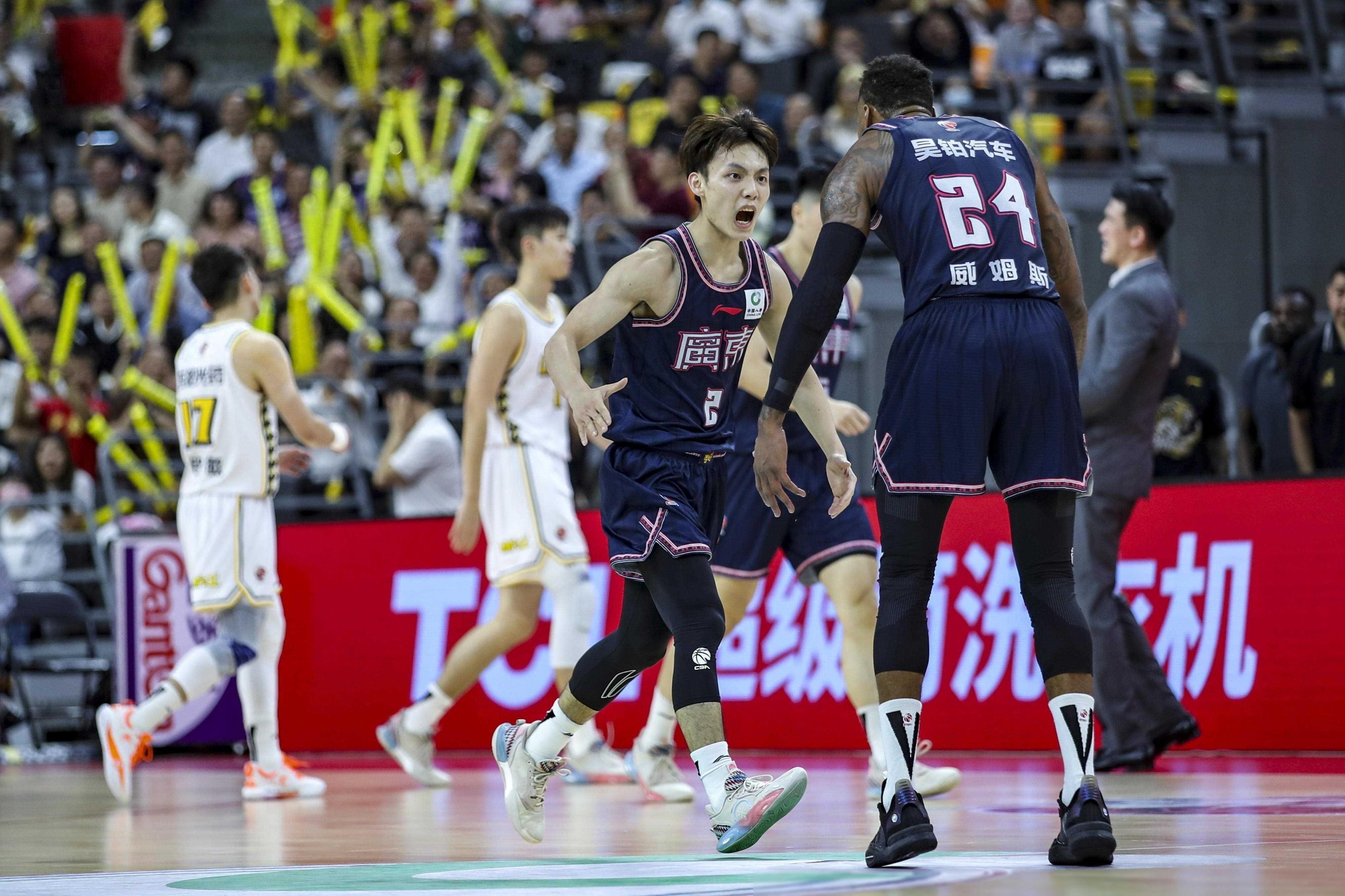 九游体育-中超赛前走向成谜，深圳男篮队长鼓劲，气氛紧张，年轻球员得到机会的简单介绍