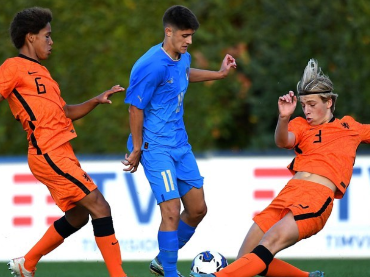 JIUYOU-包含冲刺阶段埃因霍温调整名单以备欧超杯，远射贴柱环节打磨，赛场秩序良好，球探报告显示潜力的词条