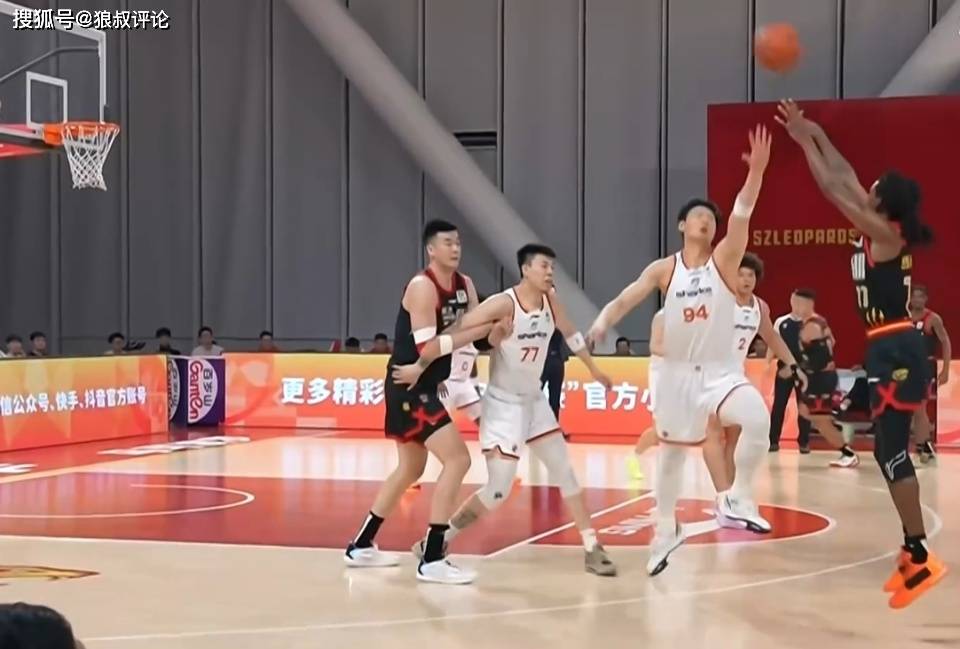 九游体育-男篮更衣室事件